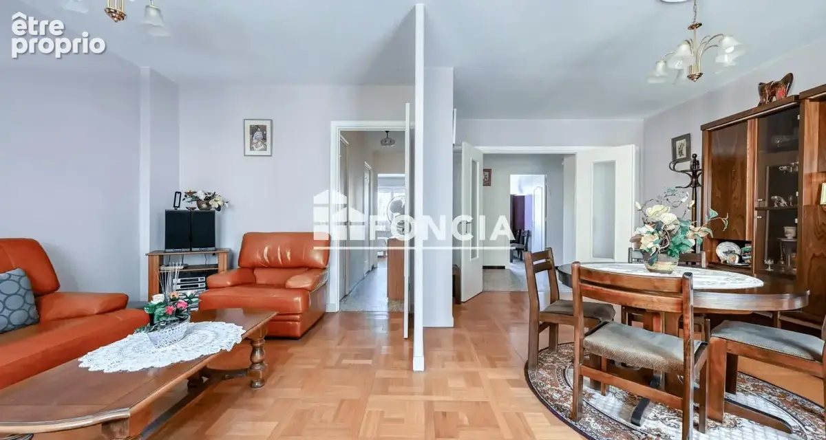 Villeurbanne République Gratte-Ciel -  T4 de 105 m² avec balcon et ascenseur - photo 4
