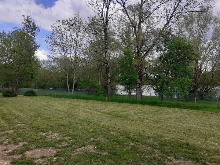 Terrain à FOUSSAIS-PAYRE
