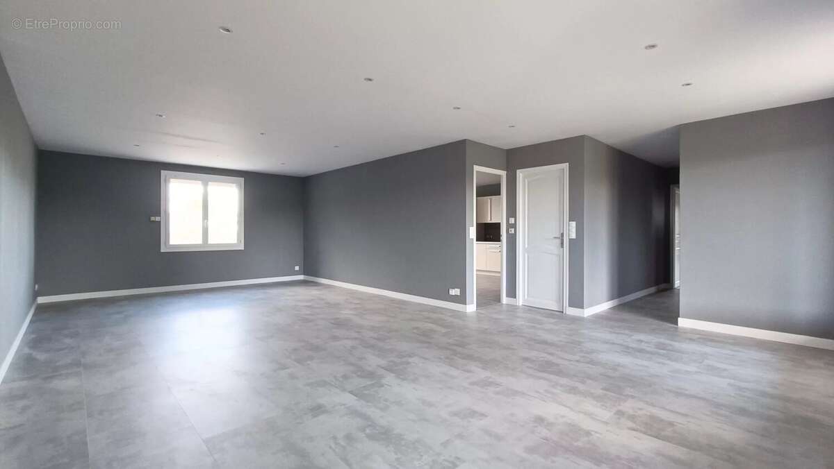 Maison à NEUVILLE-DE-POITOU