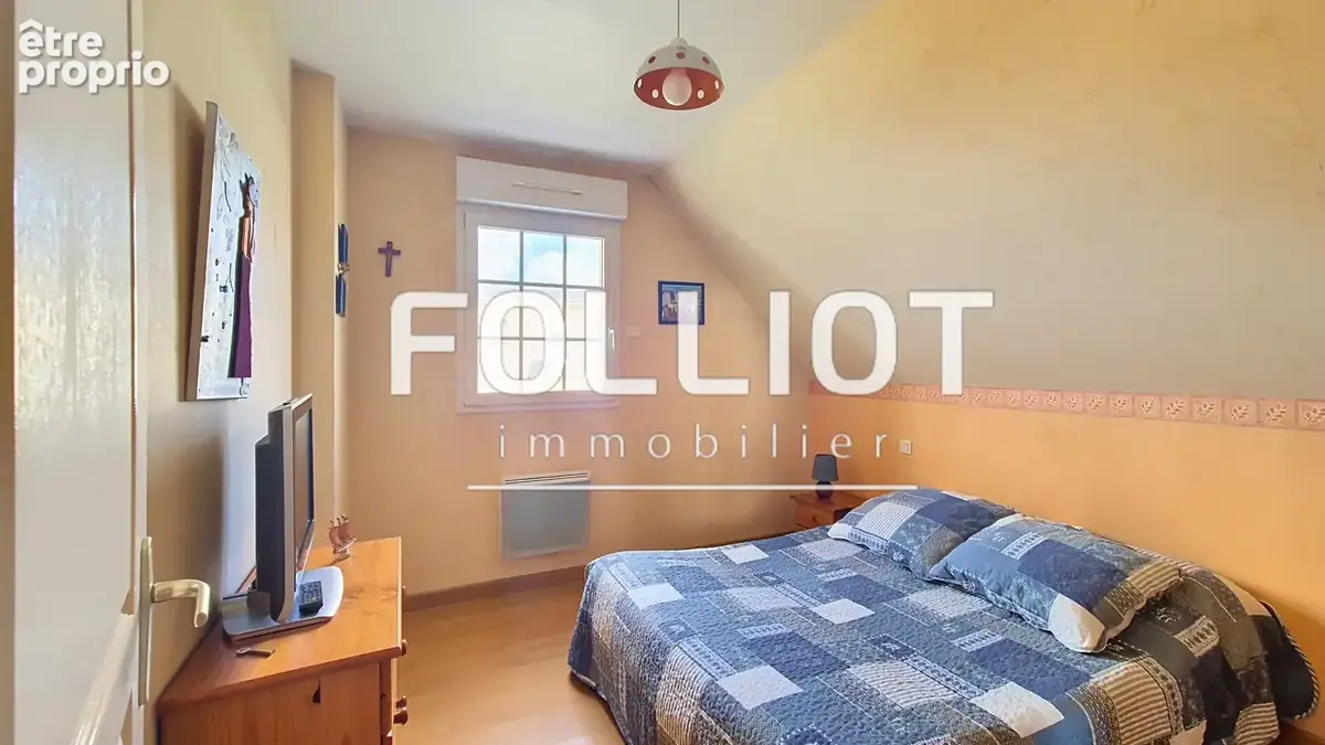 A vendre à Cérences PLEIN CENTRE Maison récente de 130 m² avec vie de plain-pied - photo 14