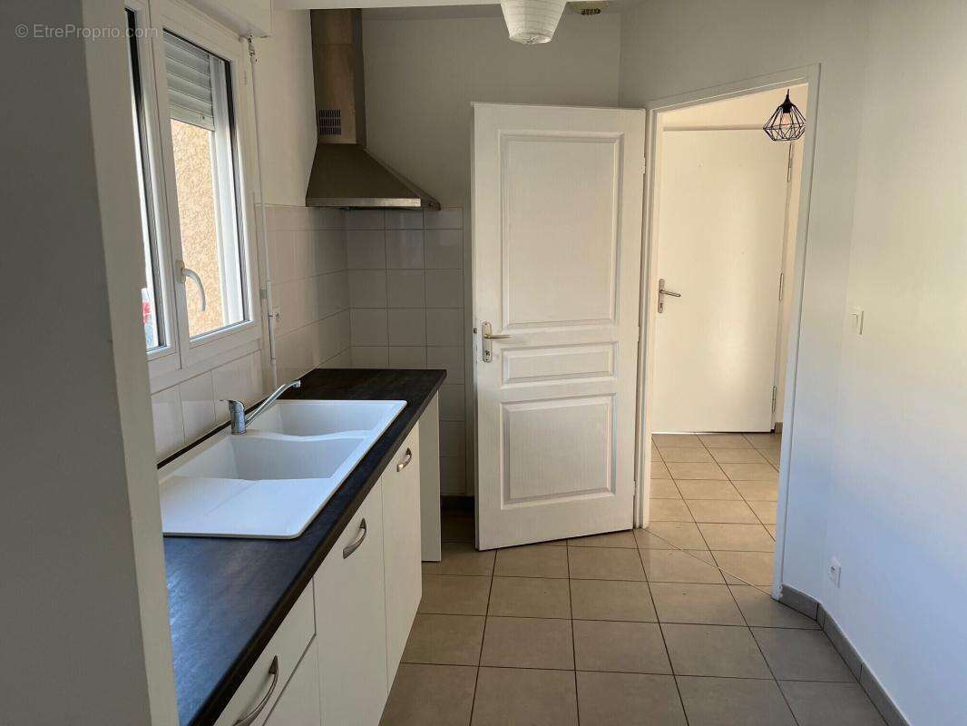 Spécial investisseurs, Maison T3 plein centre de Labastide-Saint-Sernin - photo 2