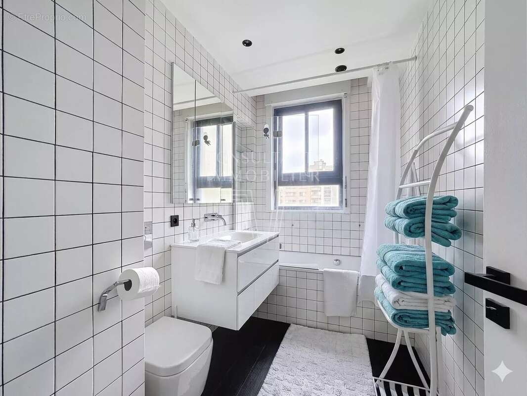 Appartement à PARIS-16E