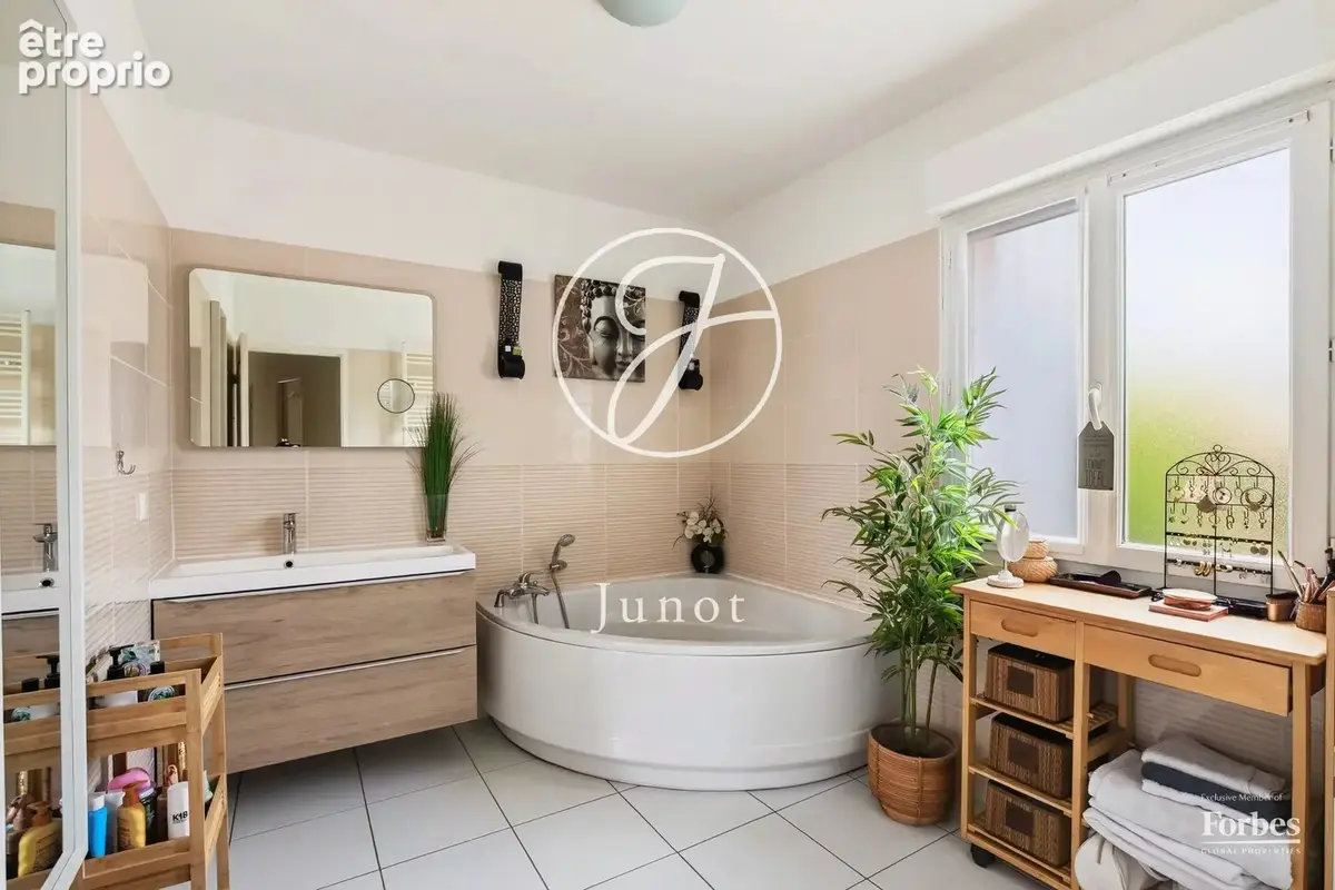 Chatou - GARE - Maison - 4 chambres - 207m² - Terrain 240m². - photo 11