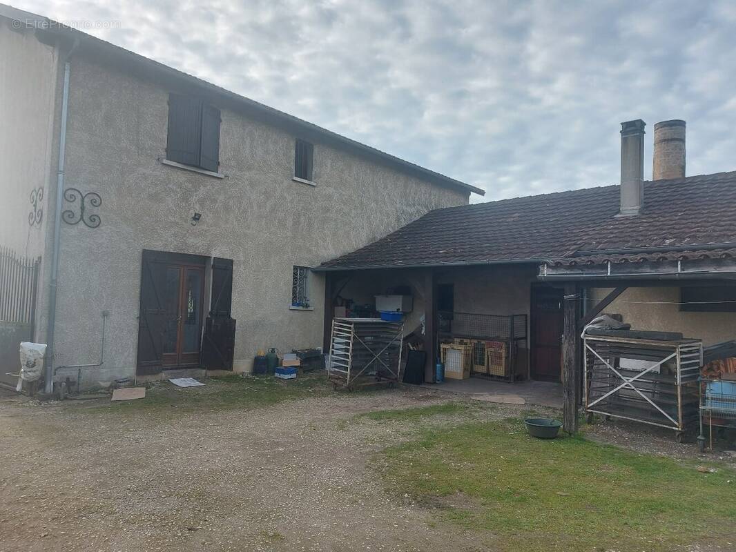 Maison à NOTRE-DAME-DE-SANILHAC