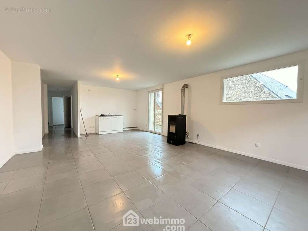 Une pièce de vie lumineuse de 42 m² - Maison à LAON