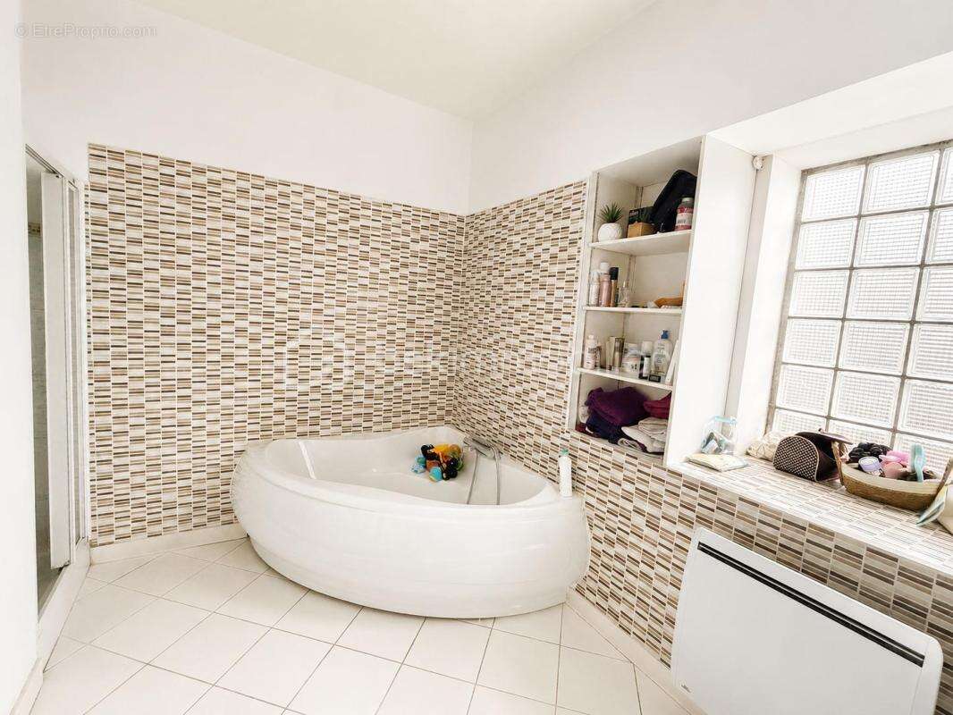 En Exclusivité, maison de caractère de 131m2 avec piscine - photo 16