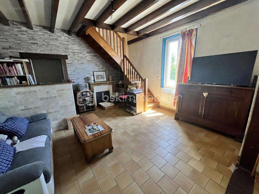 Coup de cœur : maison de 1940 en lisière de forêt, à deux pas d’un étang, sur 8 931m² de terrain avec dépendances - photo 5