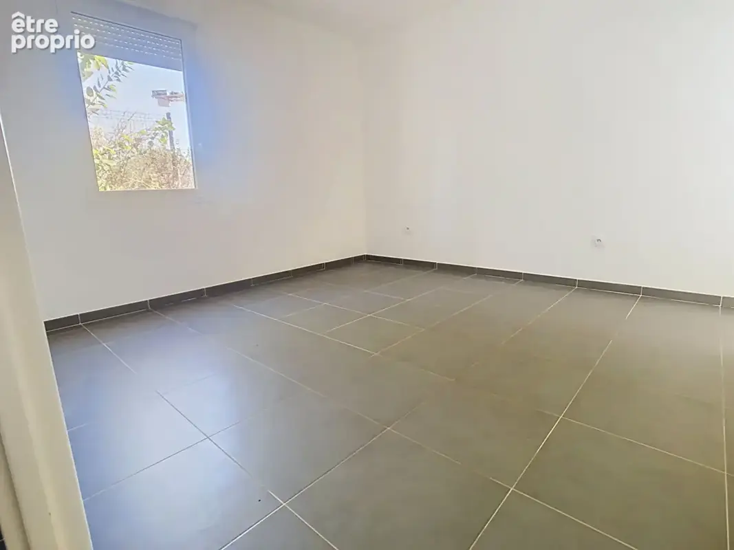 Appartement Vitrolles 2 pièce(s) 43m2  avec possibilité d'obtenir une  place de parking privative dans une résidence récente/ Se - photo 8