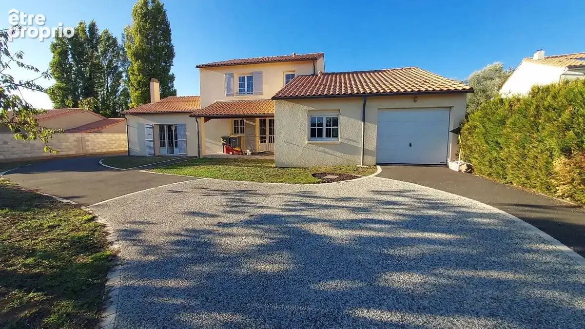 Photo Maison à Sainte-Neomaye au prix de 222 600€