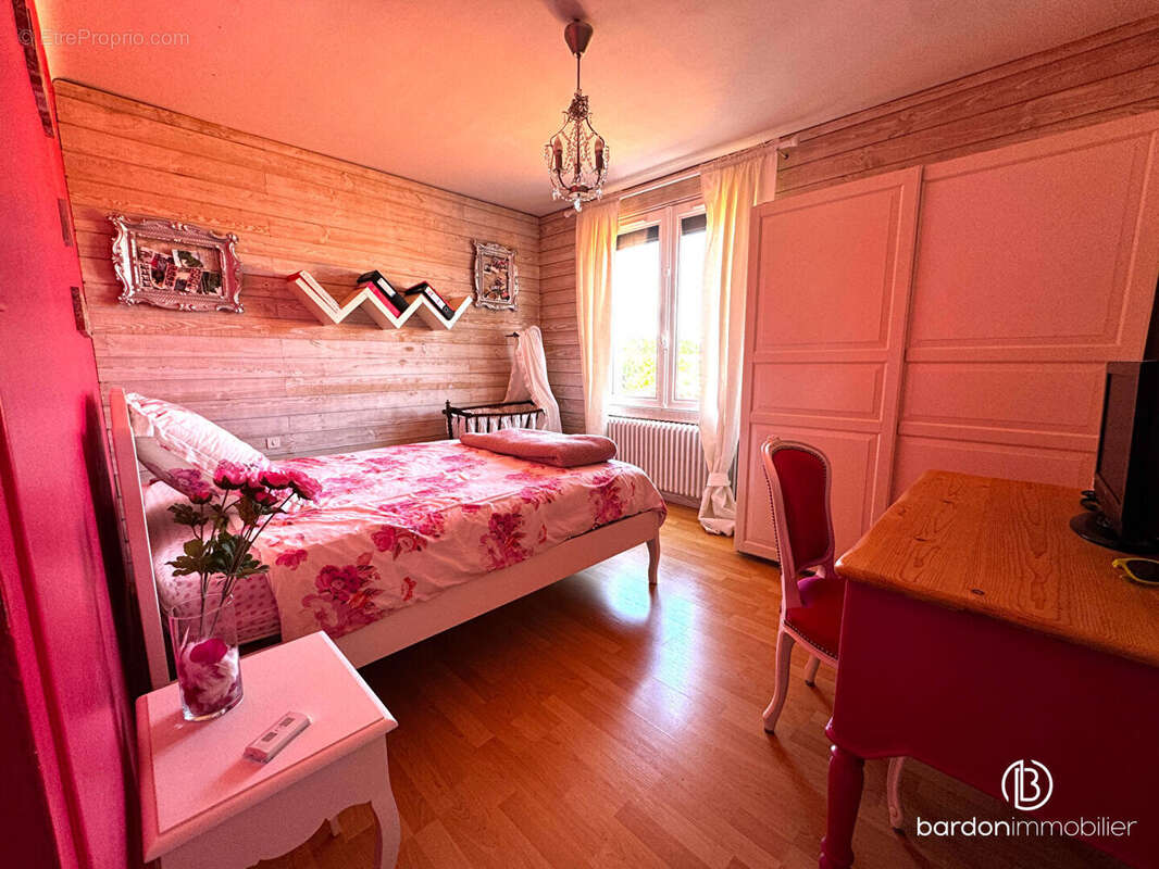 Maison 11 pièces -  208 m² - À seulement 1km des commodités de Challans - photo 7