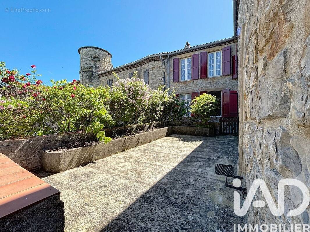 Photo 1 - Maison à SAINT-GEORGES-DE-LUZENCON