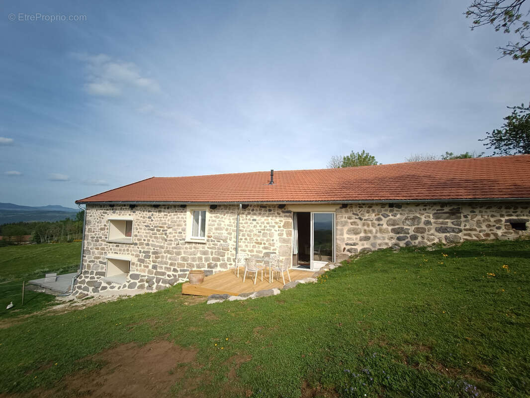 Maison à LE LAC-D&#039;ISSARLES