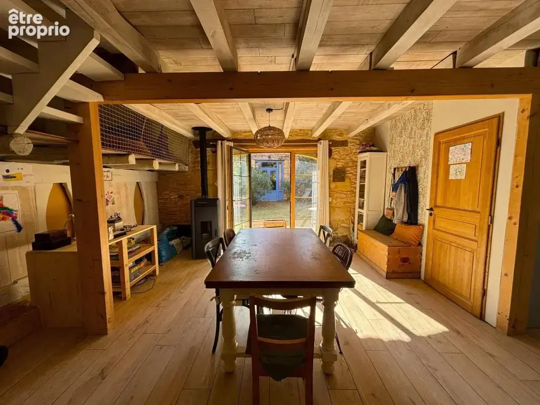 Propriété en pierre rénovée avec maison, 3 gîtes, bassin de détente et fort potentiel locatif – Périgord Noir - photo 4