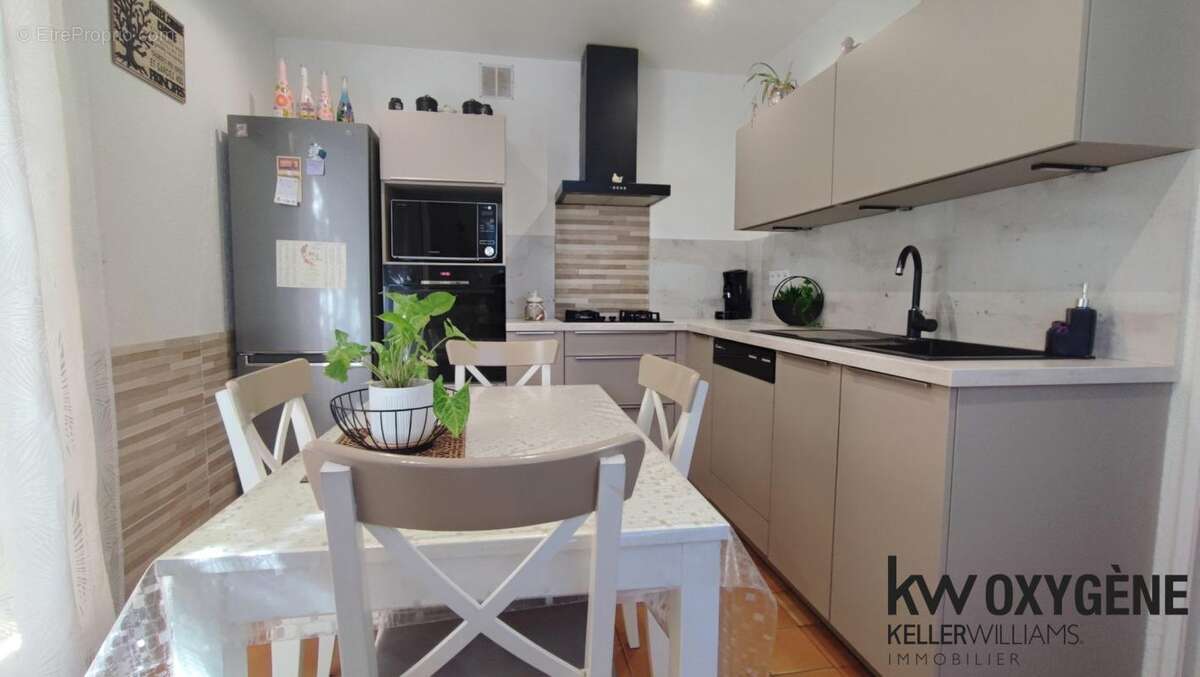 Maison à SAINT-LAURENT-DE-LA-SALANQUE