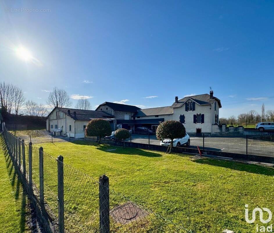 Photo 1 - Commerce à IGON