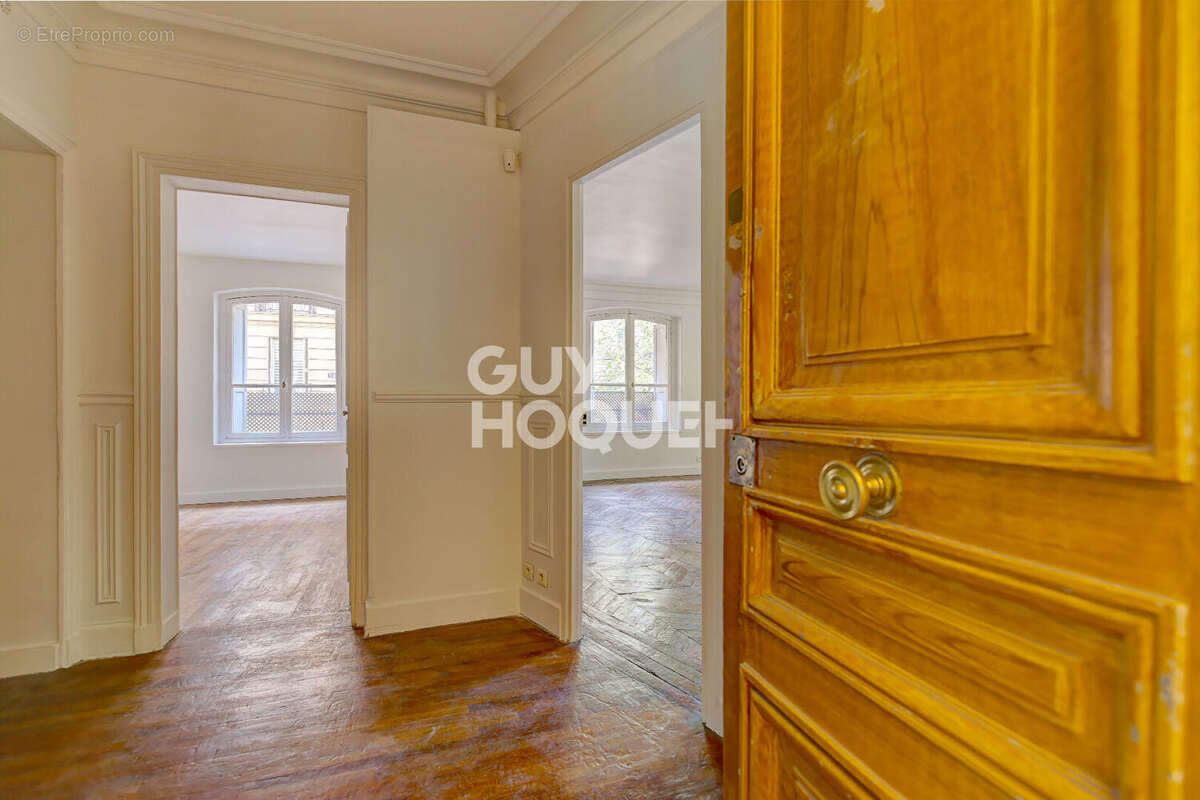 Appartement à PARIS-16E