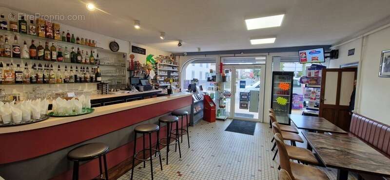 Bar-restaurant à vendre à VARENNES SUR MORGE (63) aux portes de RIOM ! - photo 3