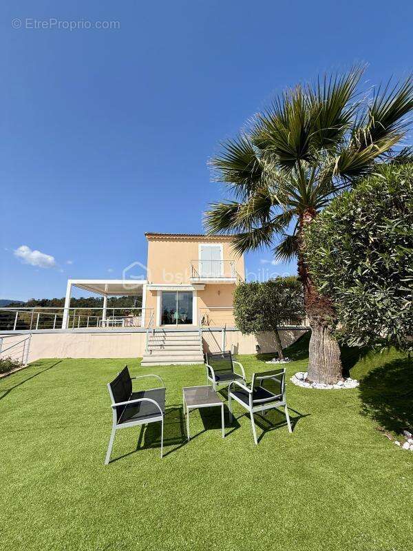 Maison à MANDELIEU-LA-NAPOULE