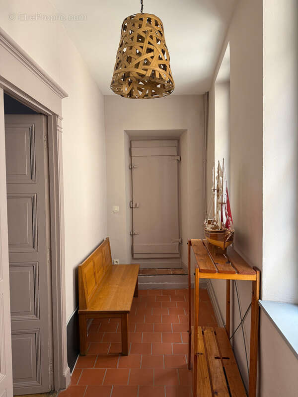 Élégant appartement traversant dans un immeuble historique - photo 4