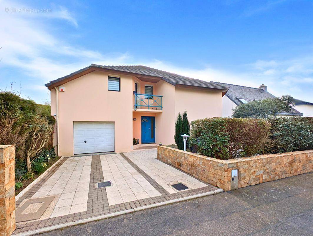 Maison à SAINTE-LUCE-SUR-LOIRE