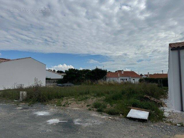 Terrain à DOMPIERRE-SUR-MER