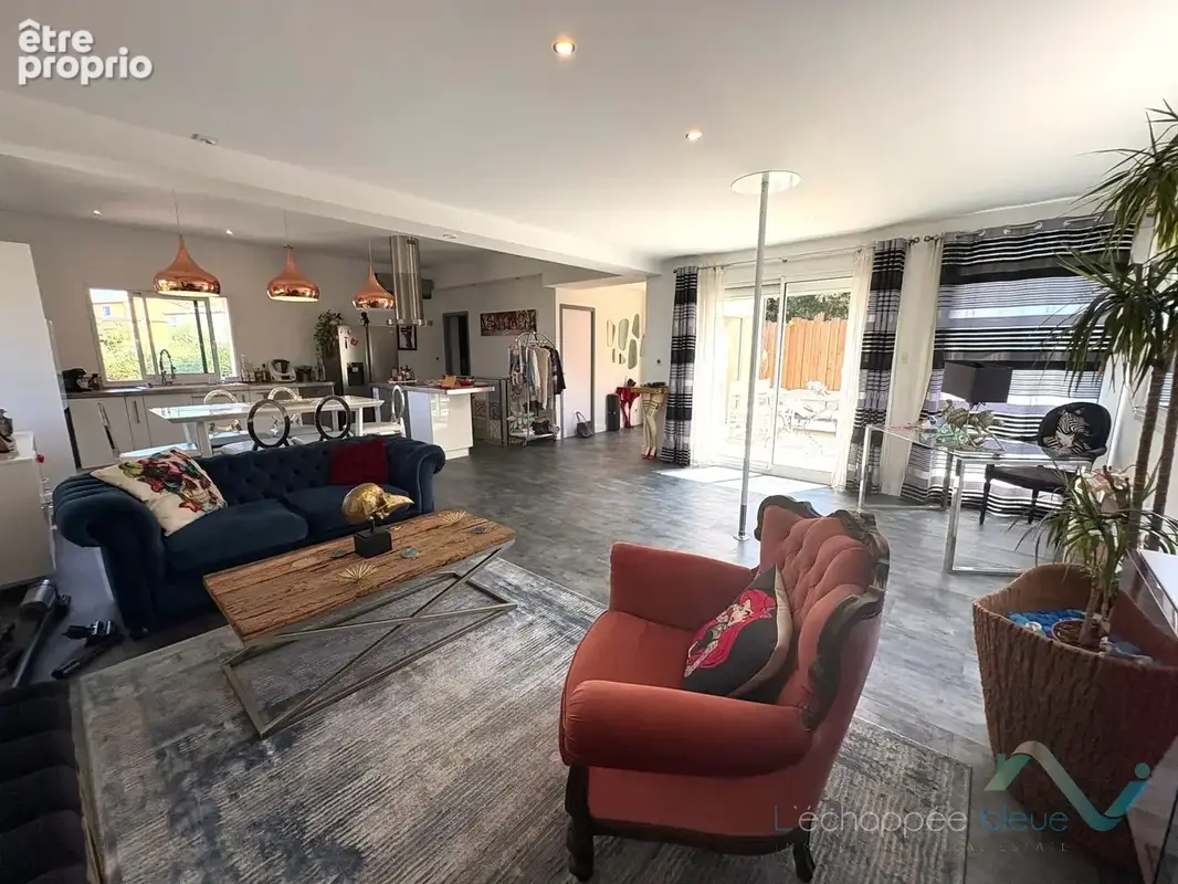 Vente maison T5 avec piscine sur un terrain d'environ 509m2 à Cogolin - photo 2