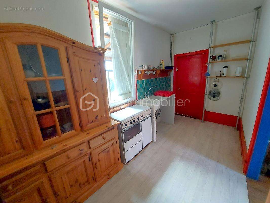 Maison de caractère avec dépendances ! calme, espace et potentiel : une opportunité à saisir ! - photo 6