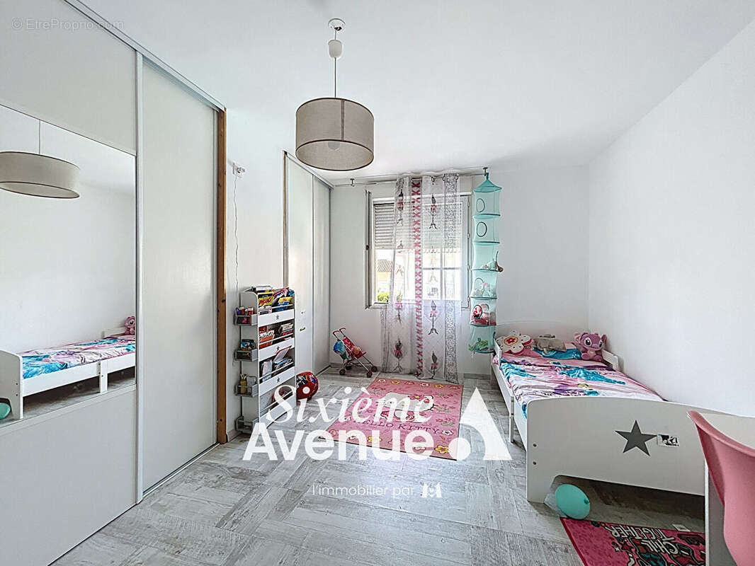 Maison à DECINES-CHARPIEU