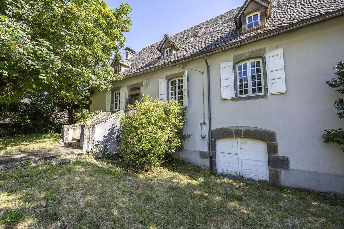 Maison 192 m² à Pleaux  - photo 2