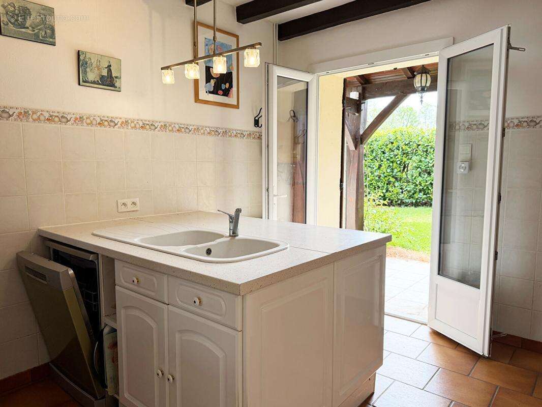 Charmante maison de campagne avec maison d'amis, piscine et intimité totale - photo 8