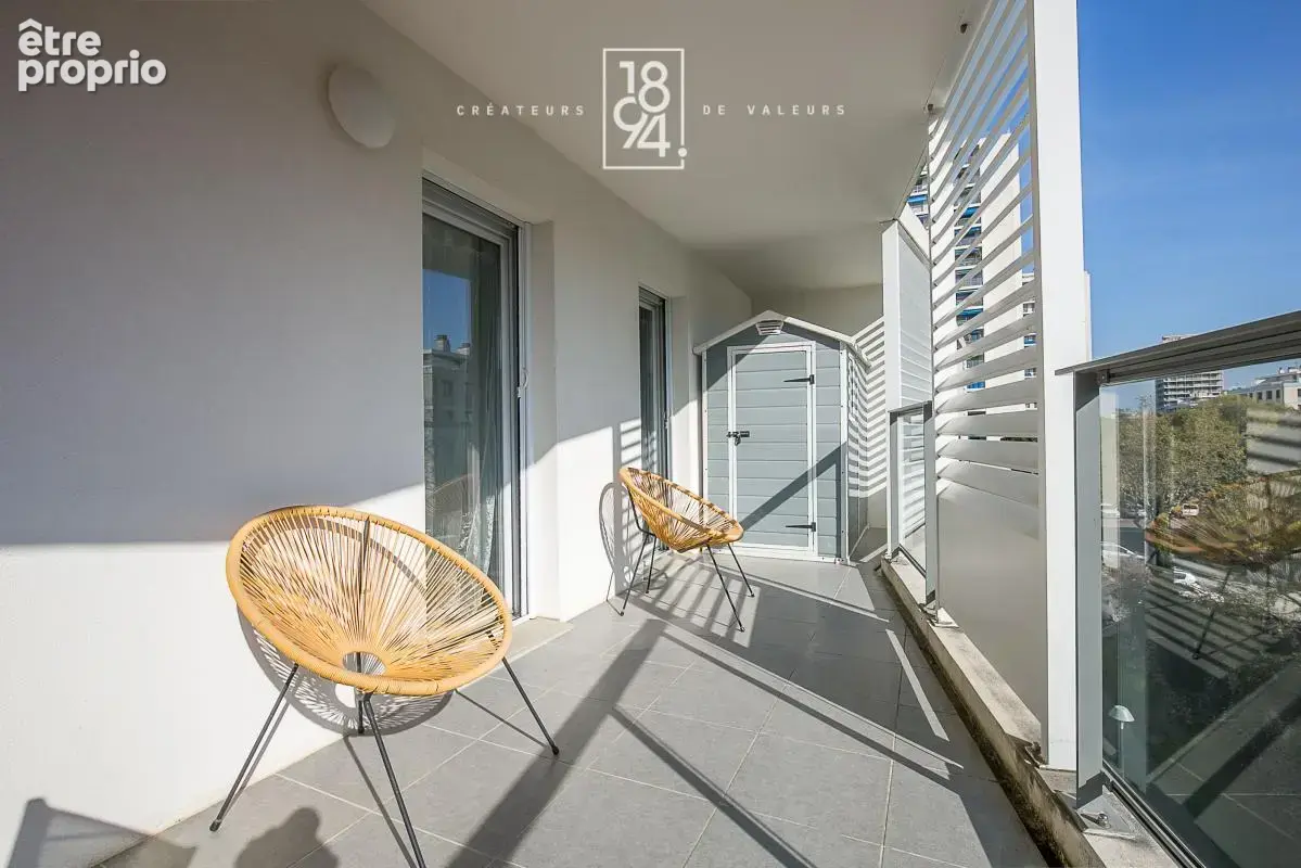 À vendre -T3 lumineux avec terrasse - Marseille 13009 secteur Cabot - photo 4