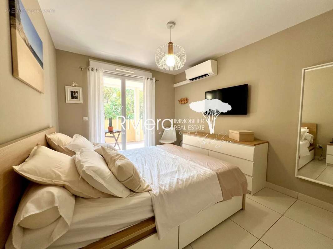 T2 avec terrasse piscine et double garage ! - photo 13