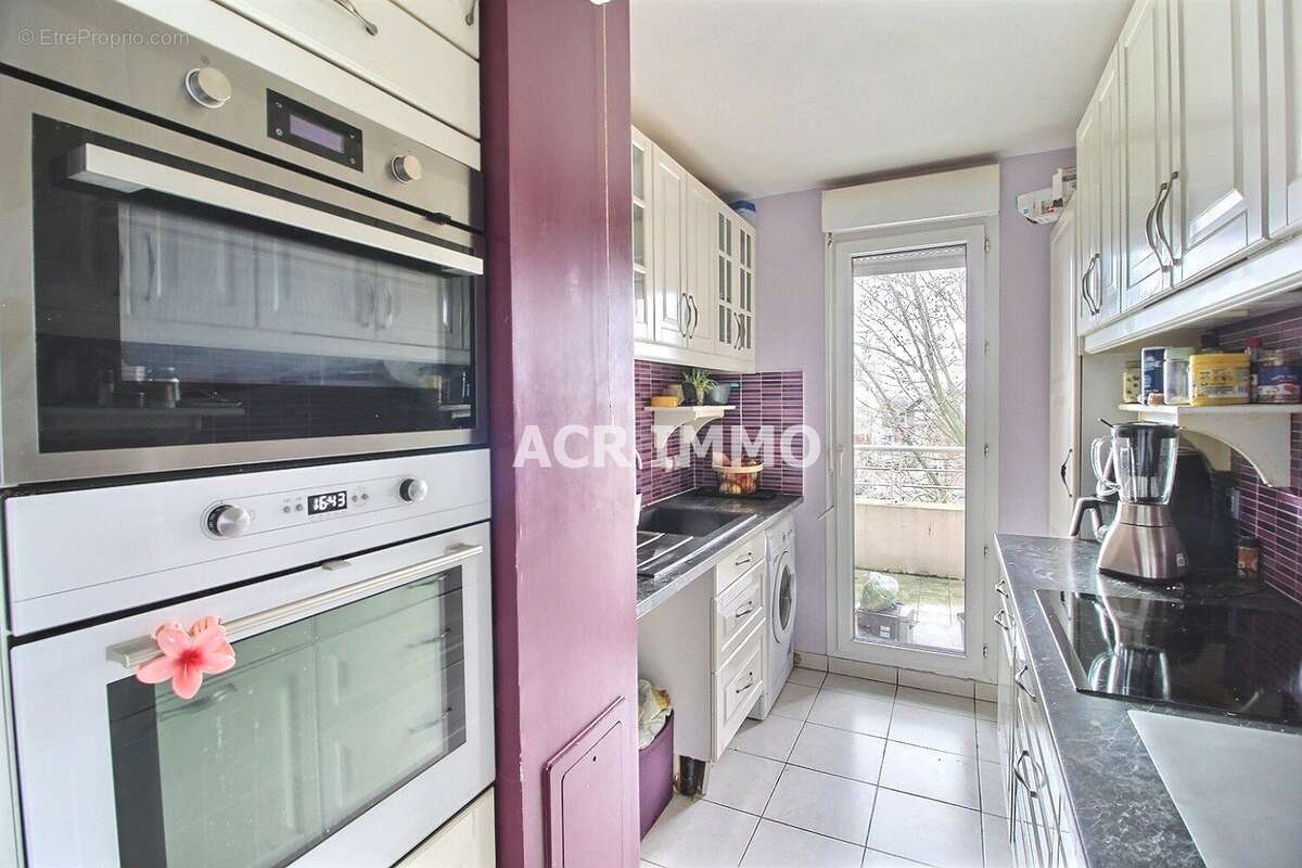 Appartement à CHANTELOUP-LES-VIGNES