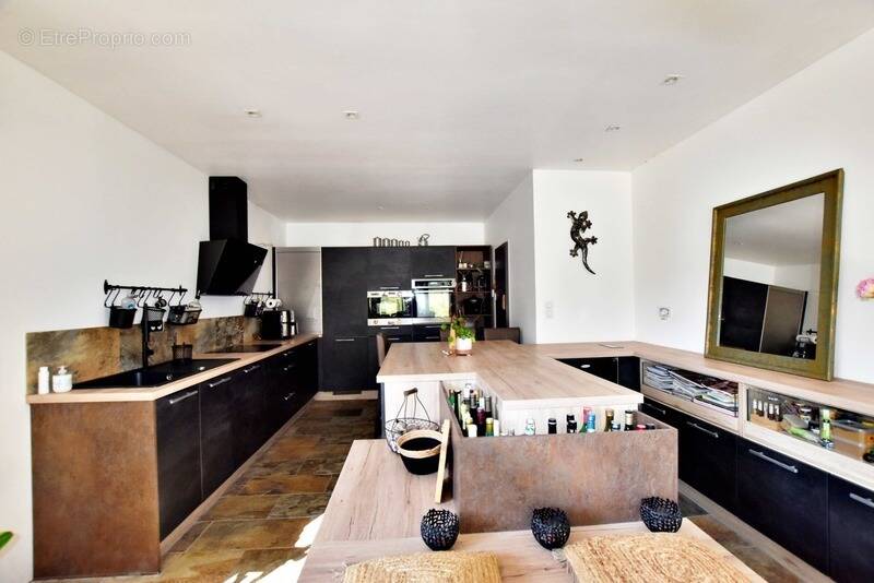 Maison à SOLLIES-TOUCAS