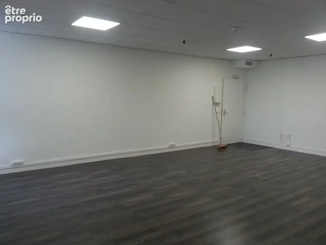Commerce 45 m² à Saint-Cloud  - photo 3