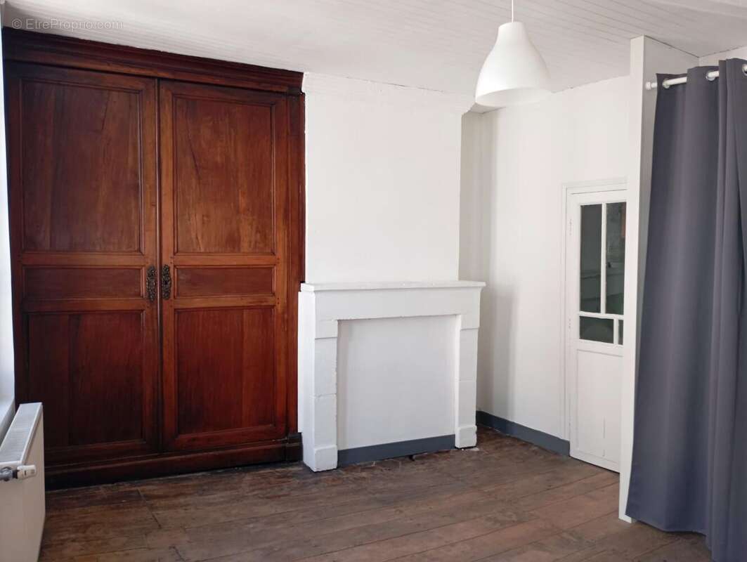 Photo 4 - Maison à VILLEBOIS-LAVALETTE