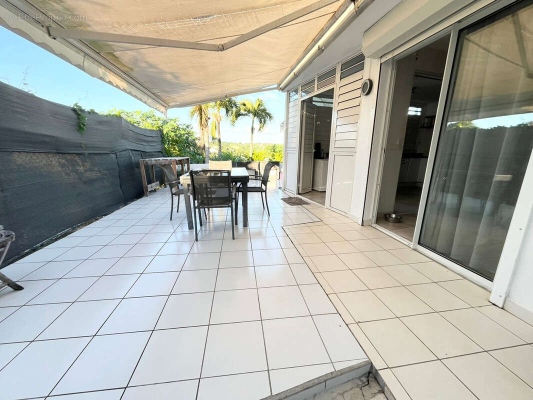 Appartement à LE GOSIER