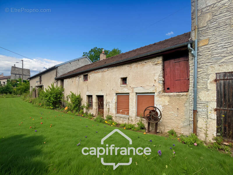Ensemble immobilier à rénover - photo 5