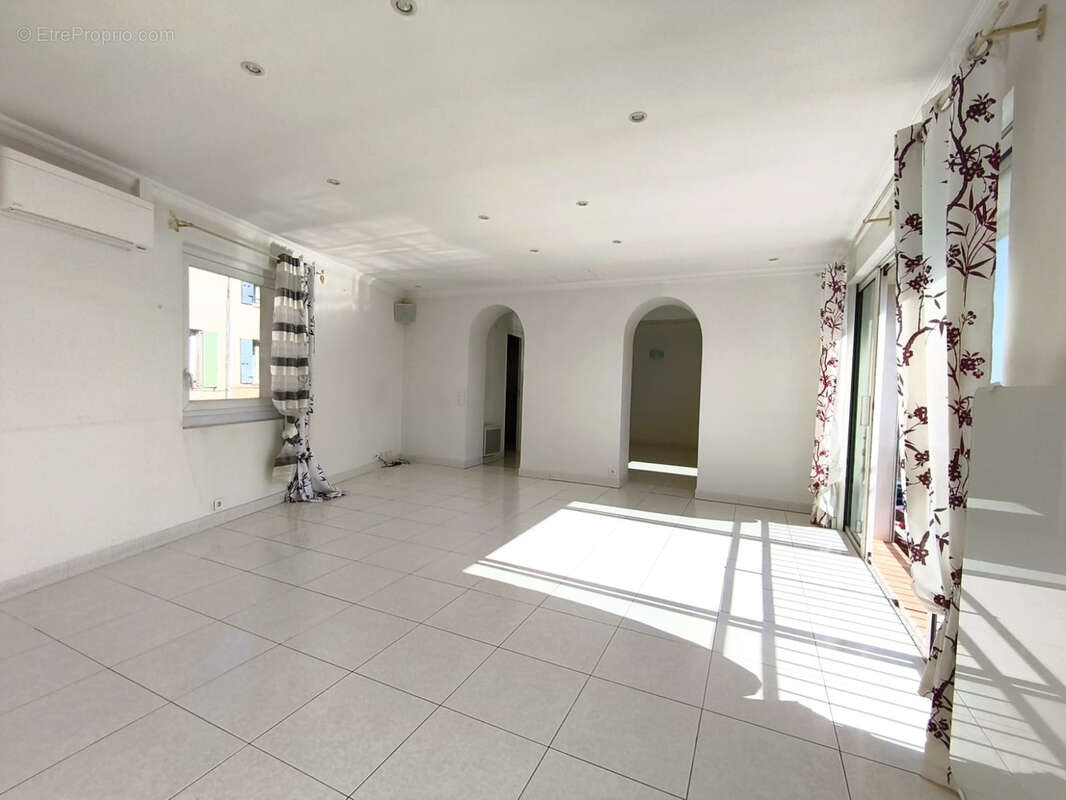 Appartement à BAGNOLS-EN-FORET