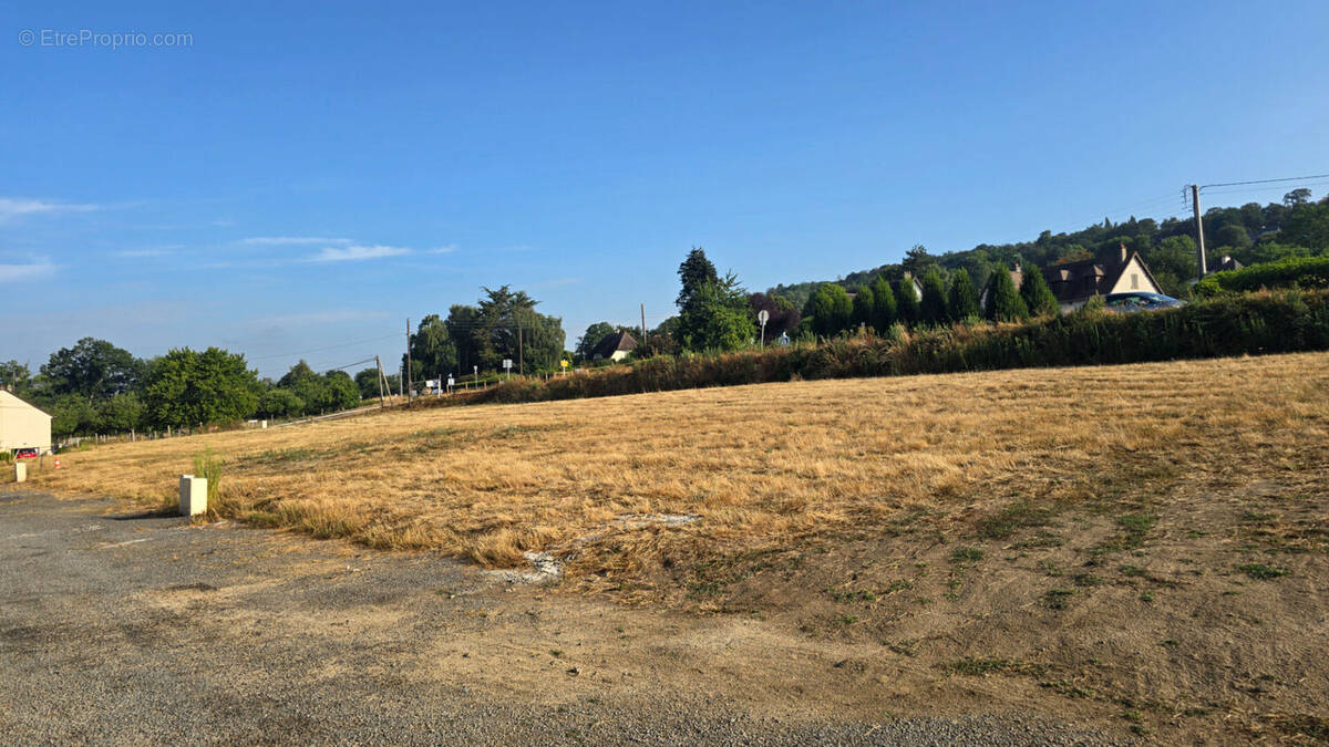 Terrain à LE VAL-SAINT-PERE