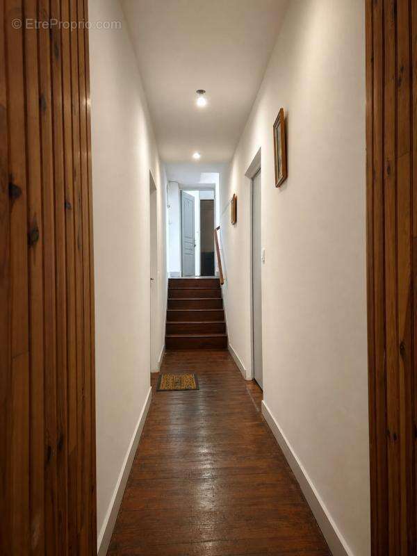 Immeuble de 9 pièces de 200 m² situé à Niort - photo 4