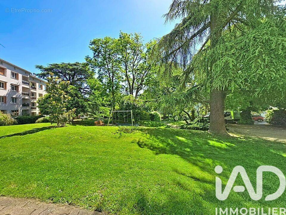 Photo 1 - Appartement à SURESNES