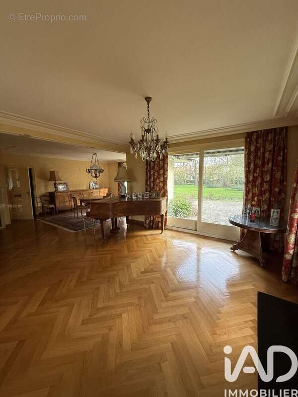 Maison 300 m² à Saint-Floris  - photo 6