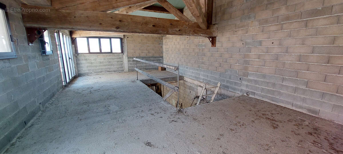 OPPORTUNITE RARE - Immeuble de plus de 1 000 m2 à rénover - photo 2