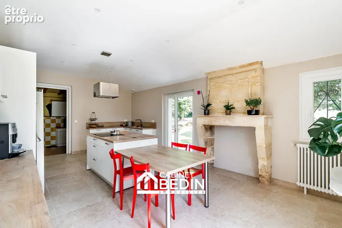 Maison 9 pièces 303 m² à vendre à Bourg (33710) - photo 6