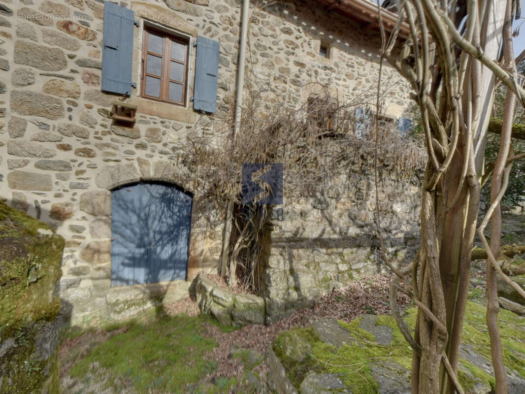 Maison à SAINT-FORTUNAT-SUR-EYRIEUX