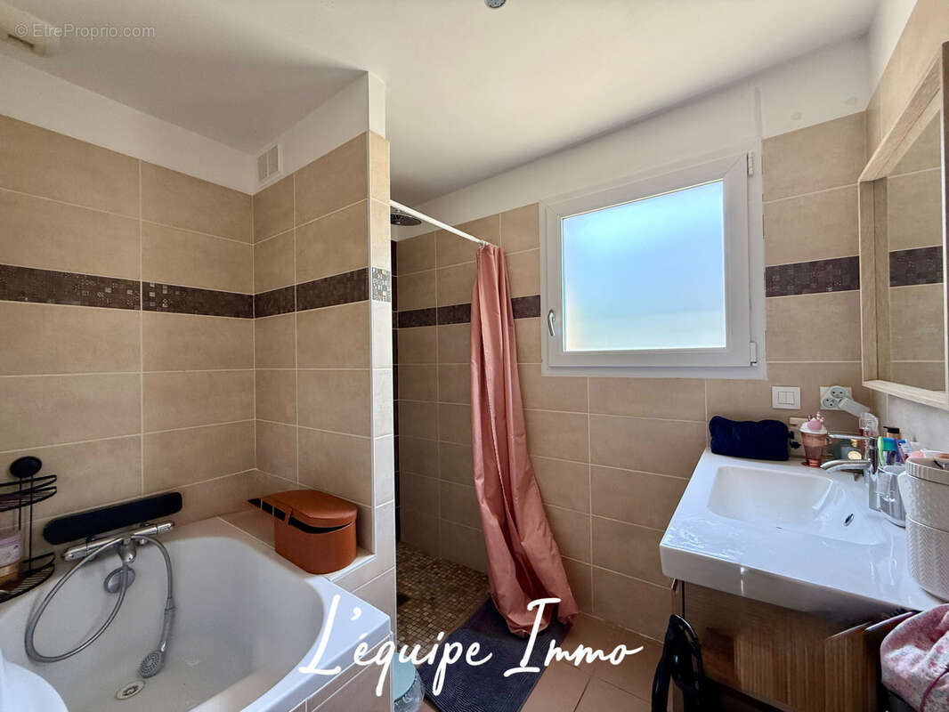 Maison T5 contemporaine avec piscine et prestations de qualité - photo 13