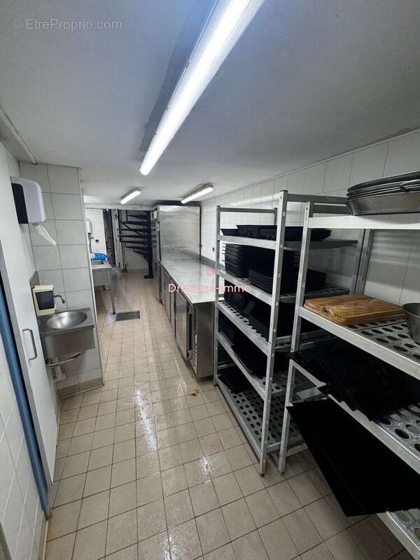 Commerce à CHAMPAGNE-AU-MONT-D&#039;OR