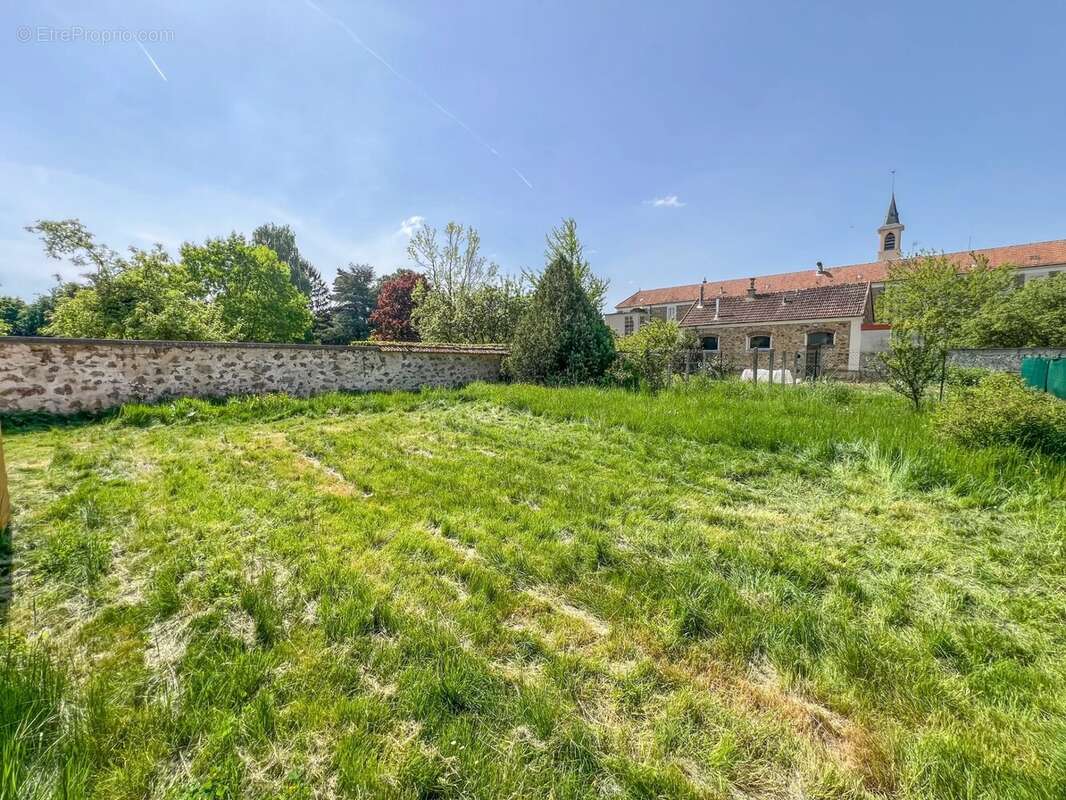 Maison à LE MESNIL-SAINT-DENIS