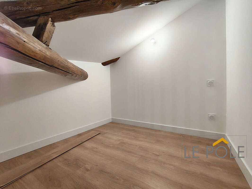 Appartement entierement renove avec balcon - photo 3